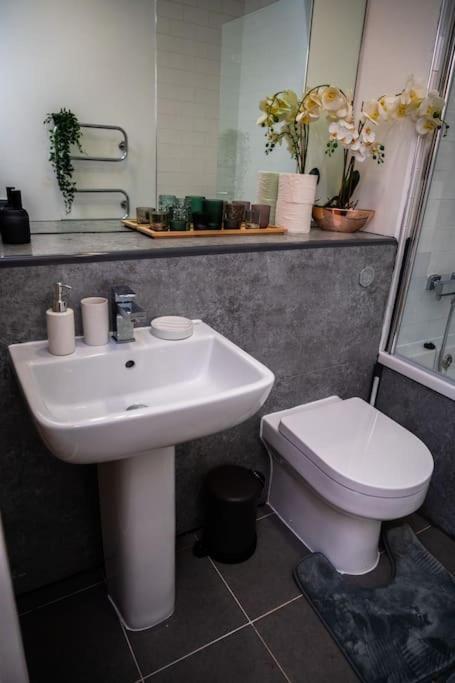 2 Bed Apt In Leeds City Centre Exterior foto